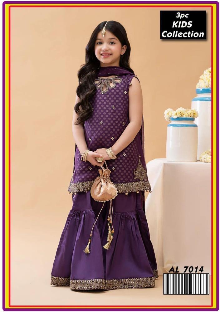 Girls lawn imberadery unstitched clothes